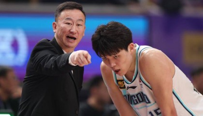 国信领导为杨瀚森带特殊礼物 刘维伟：陪你共成长