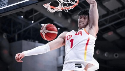 与杨瀚森上演中国德比？网记：篮网最后一个双向合同名额该给他