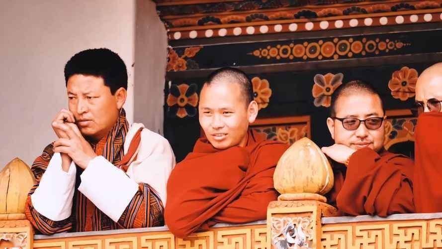 亚洲最穷国家物价曝光：在市集上，10块钱人民币能买到什么？