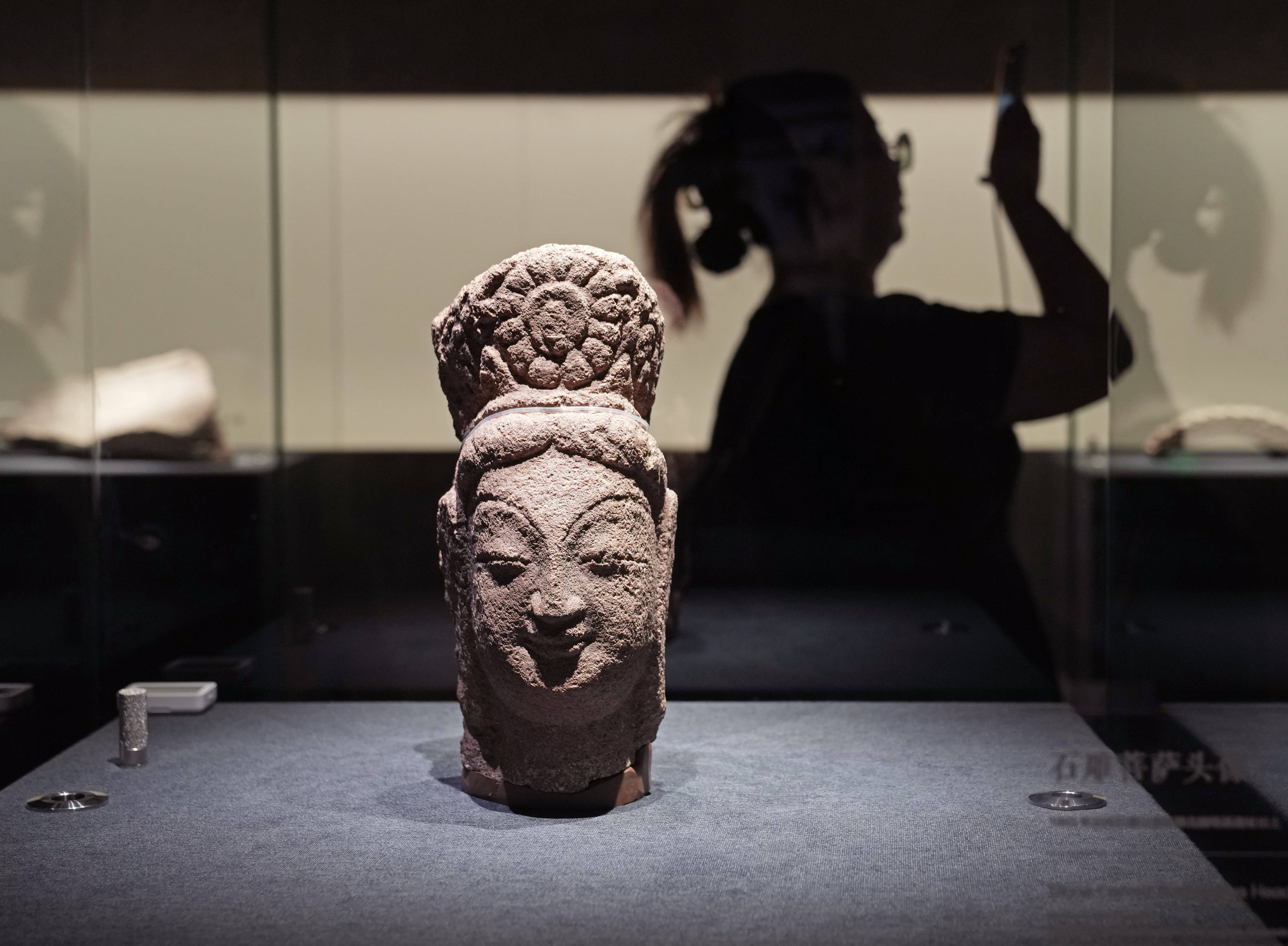 “云海相望——云冈石窟艺术特展”在沪开幕
