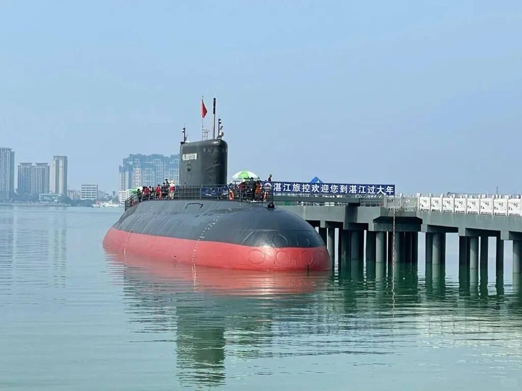 中国核潜艇突然爆兵！发生了什么？